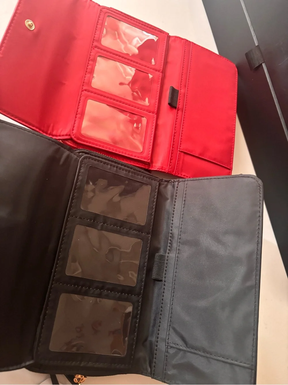 Time and Tru compact wristlet